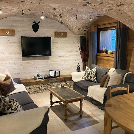 Two Bedroom Apartment La Voute, Chandon Near Meribel - Sleeps 4 Adults Or 2 Adults And 3 Children Les Allues Εξωτερικό φωτογραφία