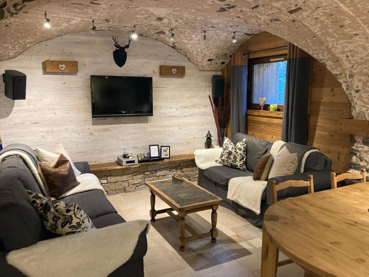 Two Bedroom Apartment La Voute, Chandon Near Meribel - Sleeps 4 Adults Or 2 Adults And 3 Children Les Allues Εξωτερικό φωτογραφία